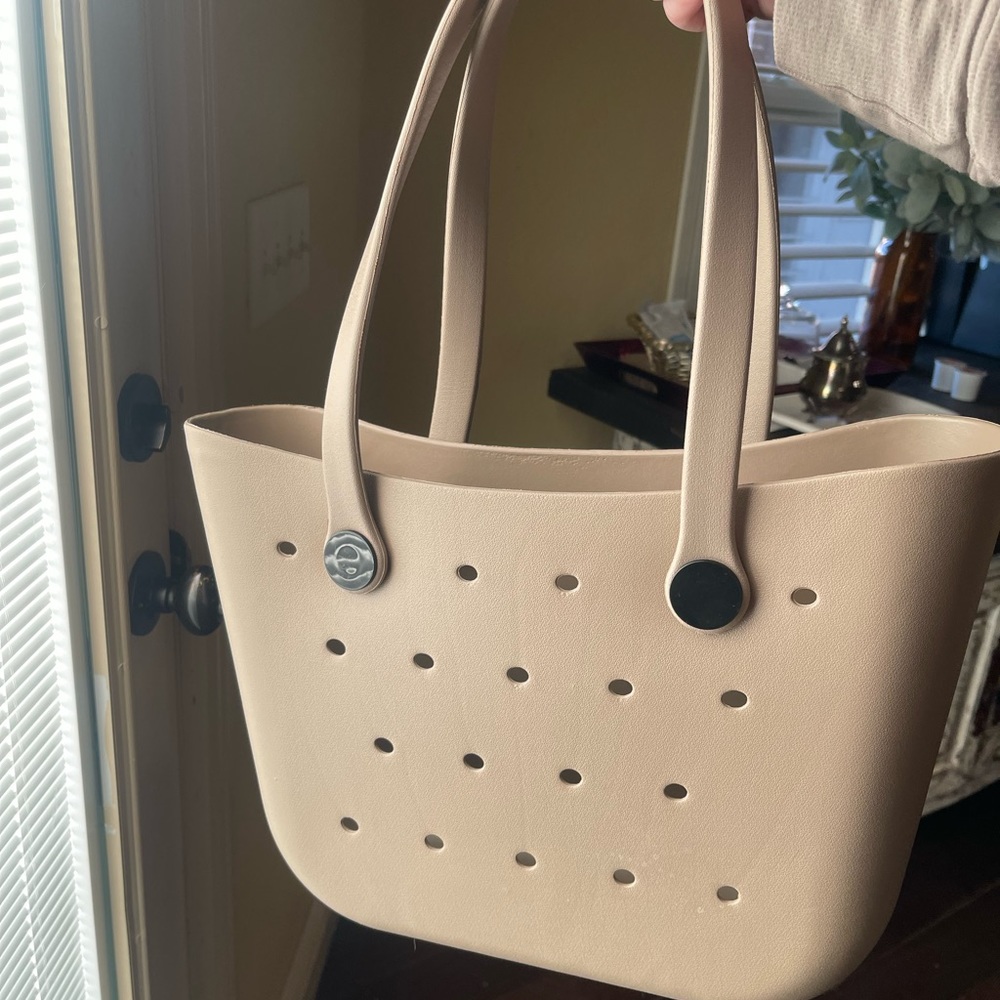Faux Bogg Bag in Mushroom  size : Medium